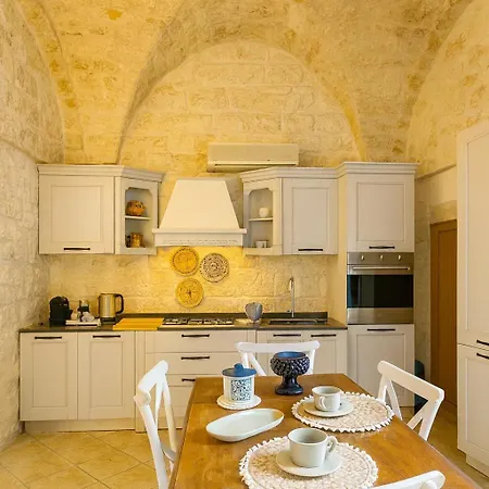 Dimora Aestas, * Ostuni